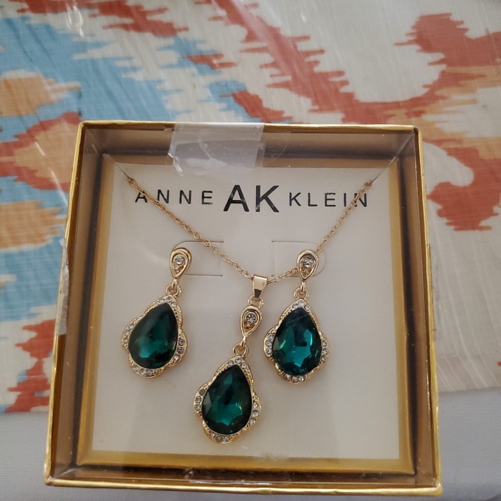 Anne Klein Necklace set